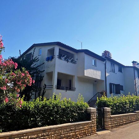 Molo View Apartment ロヴィニ エクステリア 写真